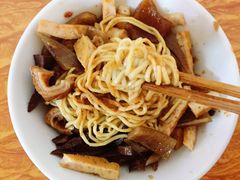-松树干拌面店