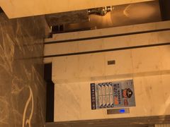 -新盈光·云会所(百丈东路店)