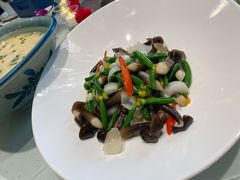 -海派美食·家宴海鲜青岛菜·石锅鲽鱼头(东方城店)