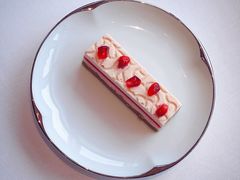 【秋季下午茶】番石榴草莓慕斯蛋糕-杭州柏悦酒店·悅厅