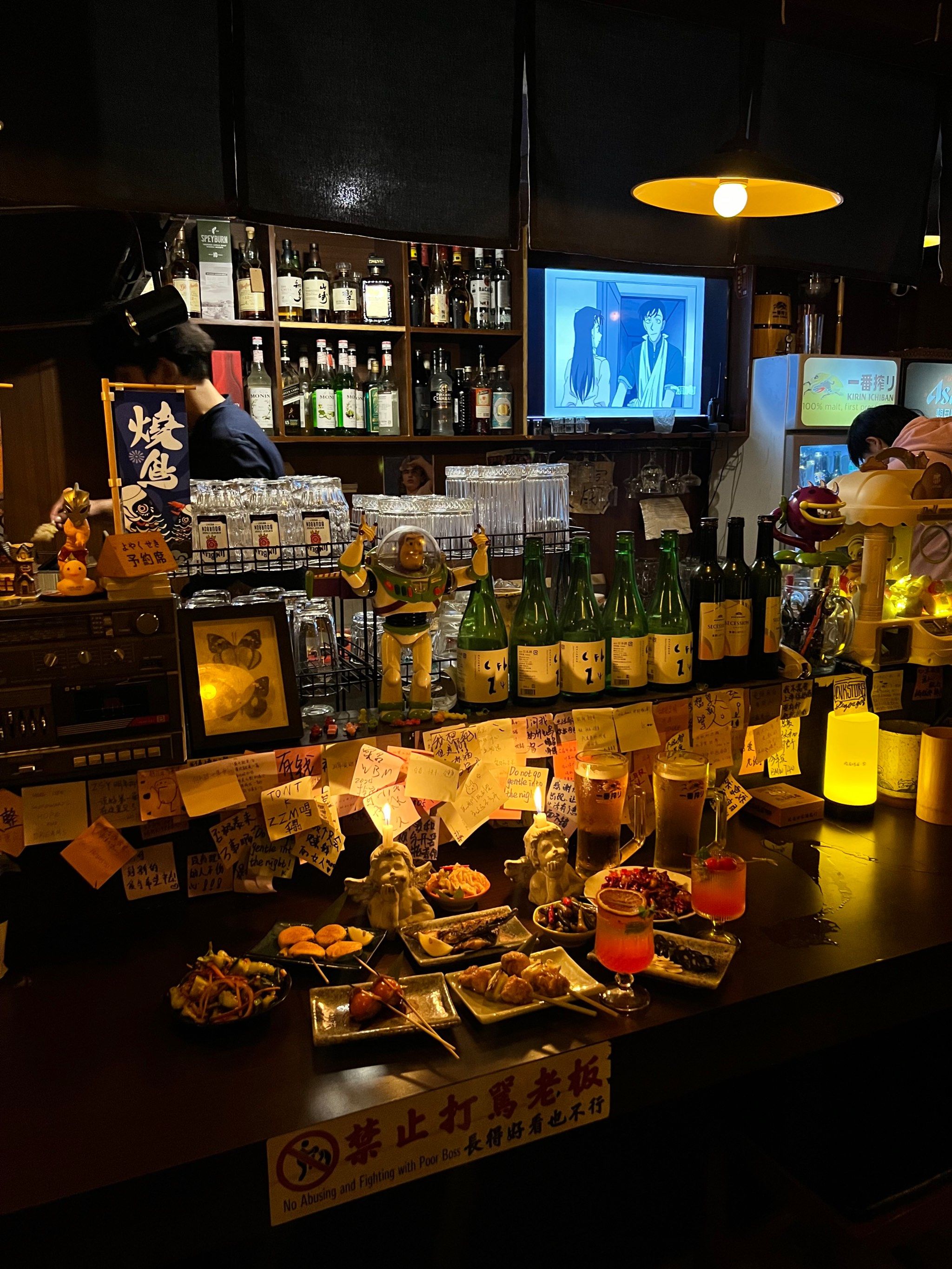 n好像来到东京街头的小酒馆🇯🇵
一进屋就有用餐小酌的氛围啦