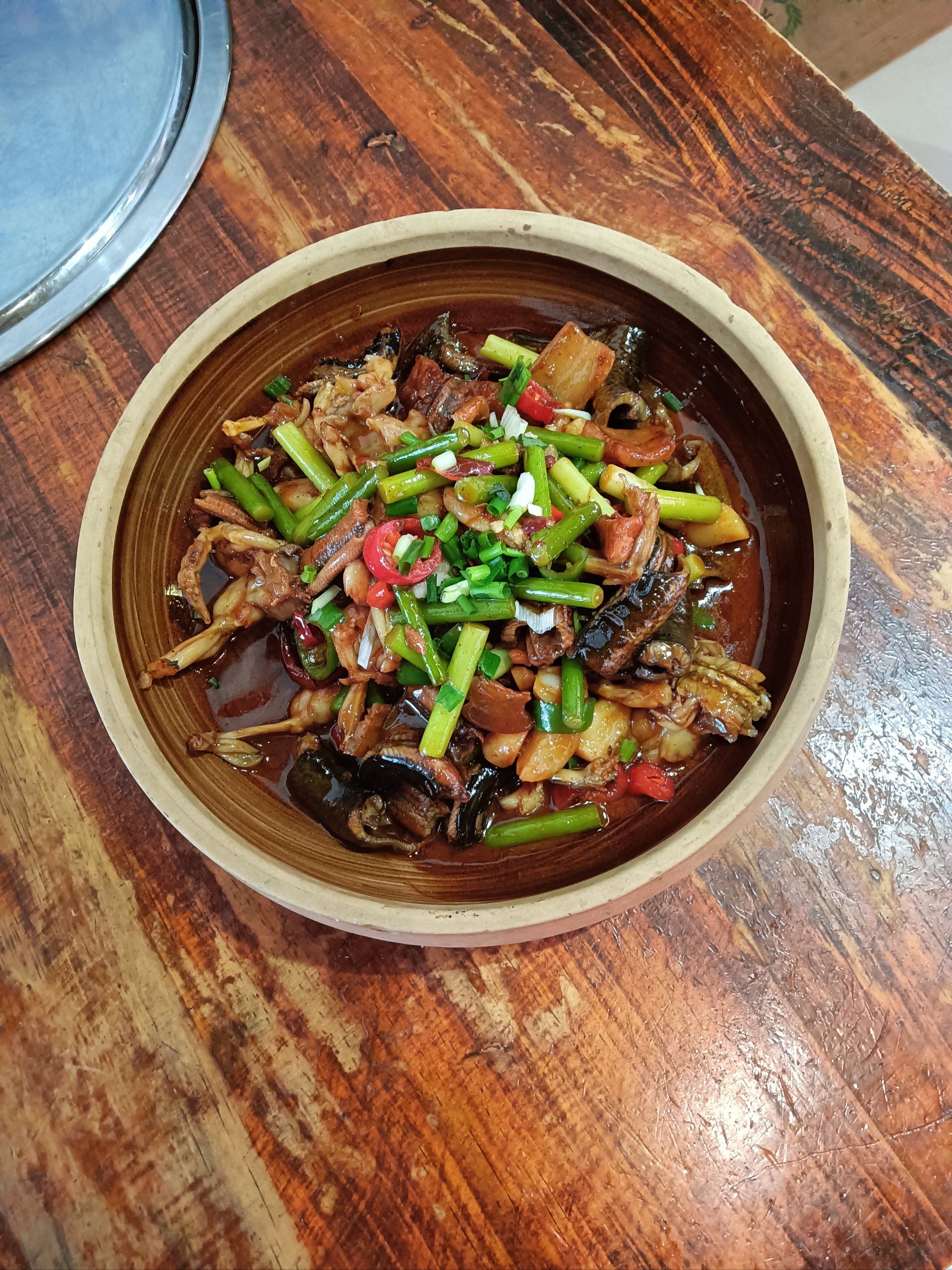 现杀现做的鳝鱼烧田鸡,味道好极了又实惠