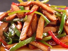 青椒香干-虹海圣肉饼店家常菜馆