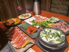 -山之屋炭火烧肉·生啤畅饮(大朗万科中央公园店)