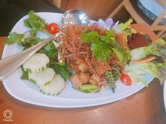 -Chom Cafe and Restaurant