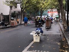 -吴山路夜市