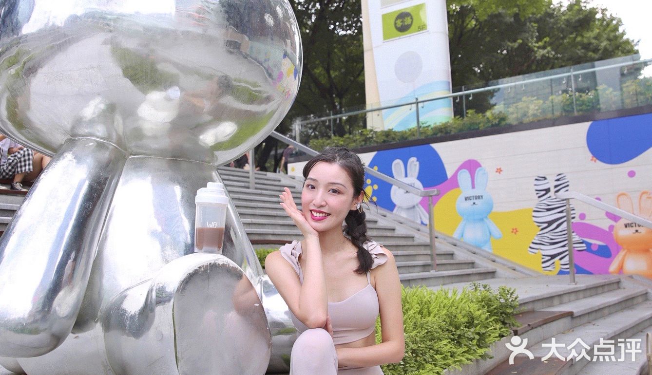 广州拍照|和巨型兔子拍组运动穿搭吧🌟
