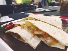 鸡肉凯撒迪亚芝士饼-遇见西木美式餐厅(体育路店)
