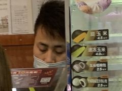 -全家便利店(襄阳南路店)