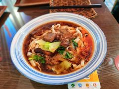 小炖肉面-五度翠清大同刀削面