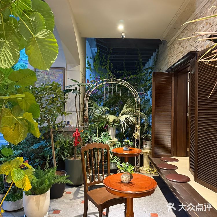 华侨城我家门口的！惊艳南法复古花园餐厅～