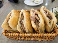 板肠肉火烧-李春秋驴肉火烧总店