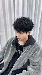 -一家只做男发烫染的店