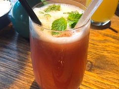 薄荷草莓果茶-Carbon莫卡哆·意大利复古集市餐厅(杭州大厦店)