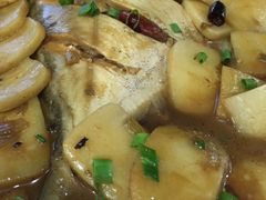 大鲳鱼烧年糕-胖大嫂渔家排档(半边山店)