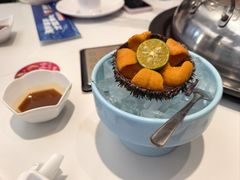 生吃海胆-海味当家·蒸锅海鲜(中山广场创始店)
