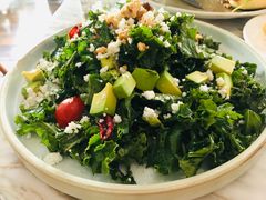 羽衣甘蓝牛油果沙拉-the rug 飞毯 (朝阳公园店)