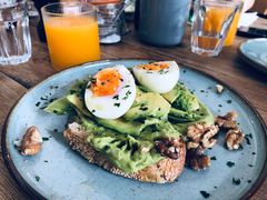 牛油果煮蛋吐司-RAC BAR(安福路店)