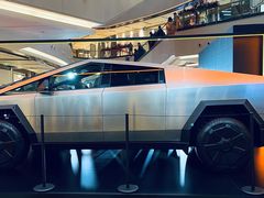 -TESLA 特斯拉(上海太古汇体验店)
