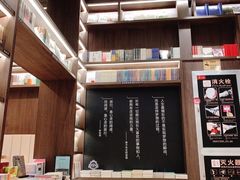 -钟书阁(群光广场店)