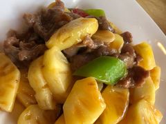 菠萝炒牛肉-龙泉人椰子鸡.糟粕醋.海南菜(三亚旗舰店)