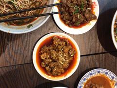 -爆炸头阿姨小四川正宗川味小吃(无任何分店)