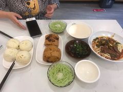 -李与白包子铺(桐梓林店)
