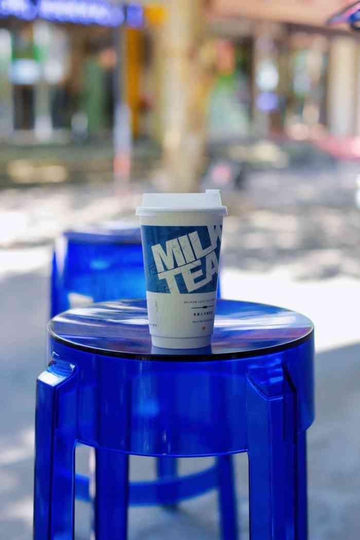 blue baboon-"02环境:一家开在街角的奶茶店 极简工.