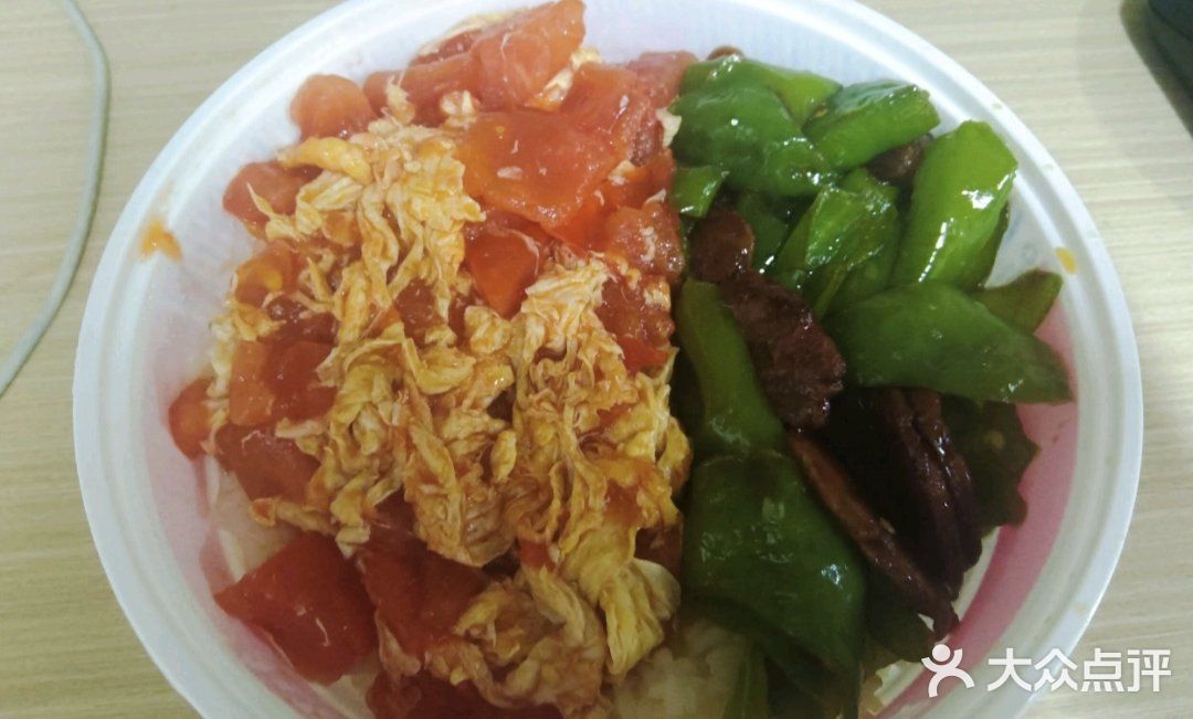 今天的午餐有点辣，盖码饭好吃
