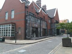 -钟书阁(松江泰晤士小镇店)