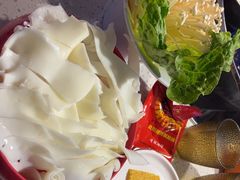 -钢管厂五区小郡肝串串香(蜀都万达店)