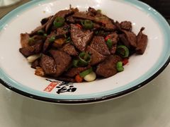 小炒猪肝-鑫巴蜀小镇 · 水煮鱼专研店(玉桥店)