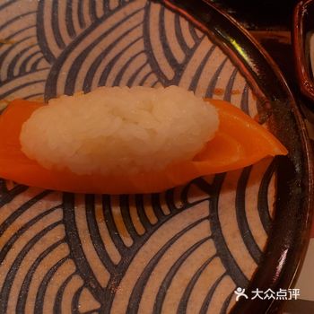 看图一就知道这家店的料理不错，刺身能粘着饭不掉