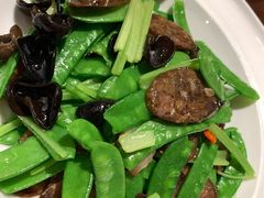 腊肉香肠炒豆瓣-上海人家花樣年华(虹口龙之梦店)