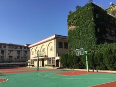 -上海市位育初级中学