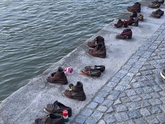 -多瑙河畔鞋履雕塑