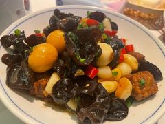 鹌鹑蛋烧藕丸-老三样 · 江西菜馆(前海壹方汇店)