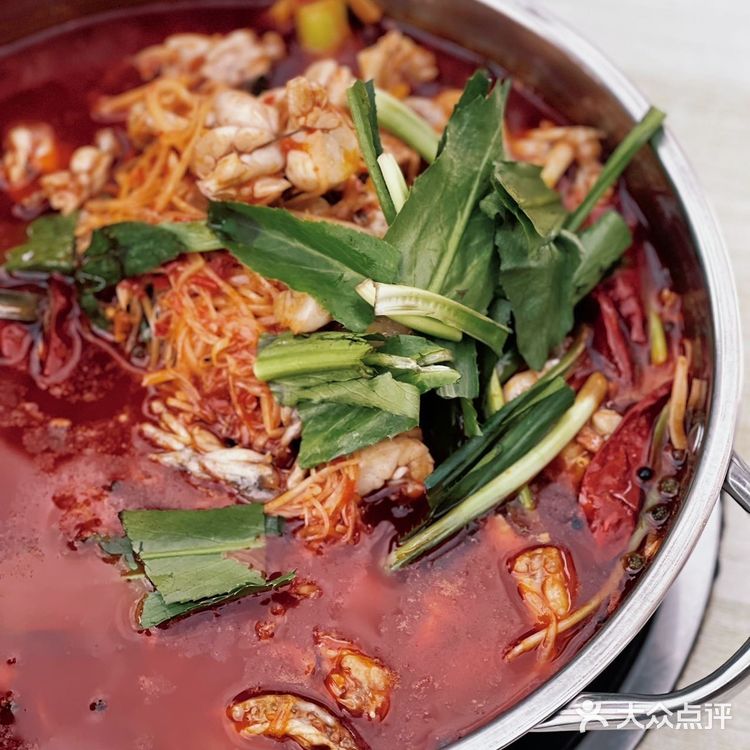 朋友带我来试试这家罗歪歪酸笋牛蛙 味道真的不要太惊艳！