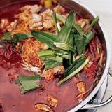 朋友带我来试试这家罗歪歪酸笋牛蛙 味道真的不要太惊艳！