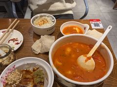 -渝是乎酸菜鱼·川渝小炒(新世界百货望京店)