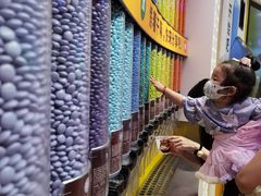 -m豆巧克力世界(上海世茂广场店)