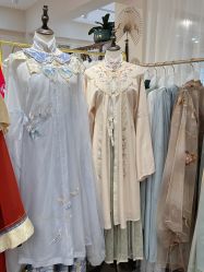 -一揽芳华汉服旗袍体验馆(拙政园店)