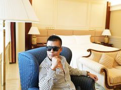 -深圳富苑皇冠假日套房酒店