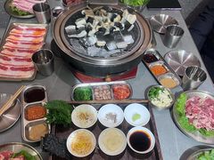 -围炉肉舍•炭烤活鳗•丹东海鲜烤肉(步行街店)
