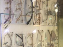 -光明眼镜·蔡司授权(徐泾店)