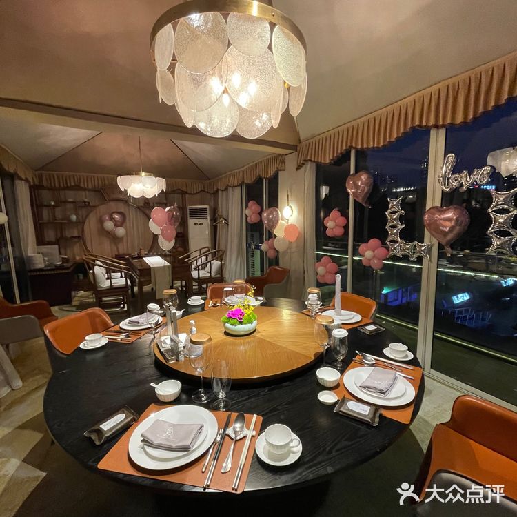 上海黄浦江边的景色超美的酒店