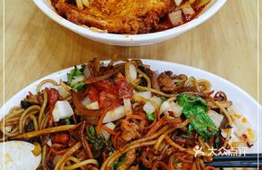 Special Stir-fried Snail Noodles