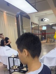 -88潮牌造型烫发·染发