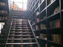 -钟书阁(松江泰晤士小镇店)