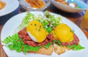 Red Wine Braised Beef Benedict Egg